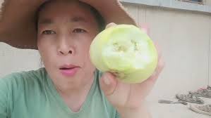 天气太热不想吃饭，山东媳妇喝浆水配脆瓜，老公婆婆吃方便面- YouTube