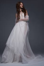 Wenn der anlass es erlaubt, hüllen wir uns nur allzu gerne in elegante kleider und genießen es, uns für einen tag wie eine prinzessin zu fühlen. Vera Wang Ihre Schonsten Brautkleider Der Letzten Jahre Vogue Germany