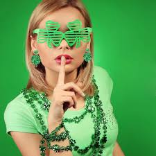 Boucles d'Oreilles Saint Patrick, Brillantes Boucle d'Oreille Trèfle  Acrylique à Quatre Feuilles Boucles d'Oreilles Femme Trèfle Irlandais St  Patricks Day Accessoires pour Femmes et Filles : Amazon.fr: Mode