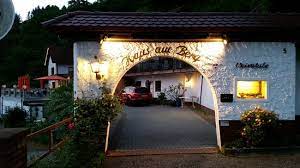 Restaurant und hotel landhaus haus am berg in oberkirch im renchtal (ortenau, baden), mehrfach preisgekröntes restaurant mit tollem ambiente, idyllisch mitten in badischen weinbergen gelegen, herrliche aussichtsterrasse mit blick auf strasbourg (strassburg). Landhaus Haus Am Berg Bewertungen Fotos Preisvergleich Oberkirch Tripadvisor