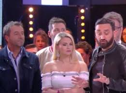 Dans le poste, sur la 8. Tpmp Cyril Hanouna Recadre Violemment Un Chroniqueur Qui Blaguait Sur Le Viol