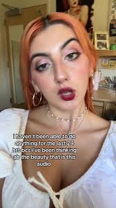 the muna lesbians are here yo sing a song for our ear girl 😇