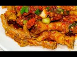 Tulang ayam, 3 btr bawang putih, cincang, 5 btr bawang merah, iris, 35 buah cabe rawit merah, daun bawang, garam, penyedap rasa, minyak untuk menumis, 100 ml air. Cara Membuat Ceker Pedas Enak Youtube