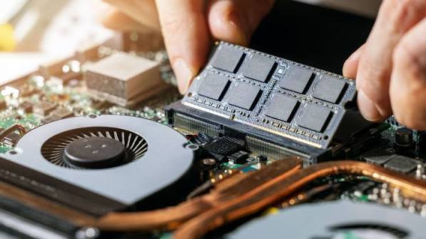Kapan Laptop Harus Install Ulang Windows dan Kapan Ganti atau Upgrade Sparepart? Panduan Lengkap untuk Pengguna