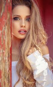 A young woman is delivering a set of antique napoleon miniatures to an american collector when they are stolen from her suitcase. Rascal Pick Beautiful Long Hair Drop Dead Gorgeous Beautiful Girl Face Beauty Girl Beautiful Long Hair