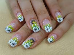 Nageldesign Aus Blumen Hubsche Ideen Zum Nachmachen Mit Bildern Nagel Blumen Sommer Nagelkunst Nageldesign Blumen