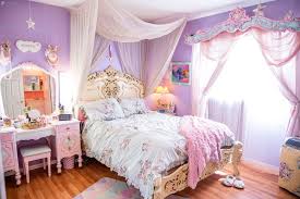 Popular especially among tiktok users, aesthetic rooms are characterized by the presence of greenery (think plants or hanging vines, both real or faux), muted colors (neutrals and pinks are most common), and fun light fixtures (think led strands or string lights). 11 Aesthetic Bedroom Ideas To Make You Swoon Peerspace
