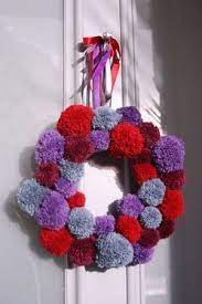 couronne feesmaison artisanat de pompons idee deco noel activite bonjour kitty coloriage