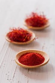 Il peperoncino è il nome comune dato alla bacca ottenuta da alcune varietà piccanti del genere di piante capsicum utilizzata principalmente come condimento. Dal Risotto Alla Creme Brulee Come Usare Lo Zafferano In Piatti Salati E Dolci