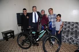 Bir taraftan da iyi okuyanları şahinbey belediye başkanımız bisiklet hediye ederek ödüllendiriyor. Tahmazoglu Mert In Dilegini Yerine Getirdi Timeturk Haber