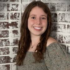 This past weekend, I graduated Magna Cum Laude from The University of  Alabama with a Bachelor of Science in Marketing and as an Honors College  graduate. 🎓 I'm beyond lucky to have