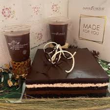 Management perusahaan kue berbahan dasar cokelat ini berkantor pusat di daerah serpong tangerang. Dapur Cokelat Kelapa Gading Lengkap Menu Terbaru Jam Buka No Telepon Alamat Dengan Peta