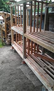 Das Zweite Brennholzregal Entsteht Ich Hatte Ja Bereits Vor 3 Jahren Ein Erstes Brennholzregal Gebaut Dieses War Mit Rund 8 Qm Brennholzregal Holz Brennholz