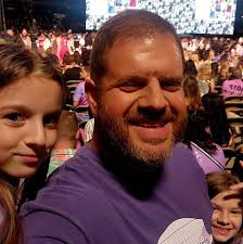 Looking for shiny bug variants of Taylor Swift album covers?