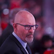 Derek King took notes from some of the best — including one who 'knew who  to hug, who to kick in the butt' — before becoming the Chicago Blackhawks  interim coach