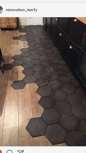 Carrelage Noir A La Rencontre Du Parquet En 2020 Deco Carrelage Deco Maison Interieur Decoration Maison