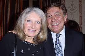 Jean pierre foucault est né le 23 novembre 1947. Jean Pierre Foucault Marie Depuis 37 Ans Ce Qu Il Decouvre Confine Avec Evelyne