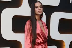 Em entrevista nos bastdiores do programa amor. Bruna Marquezine Exibe Cabelao Em Evento E Fala Sobre Mudanca Para Os Eua Quem Quem News