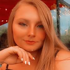 Brynna Smith's Instagram, Twitter & Facebook