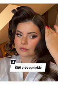Kitti próbasminkje a nagy napon