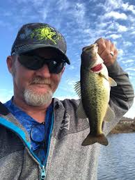 What are the current fishing conditions at the wall and Poets Nook?