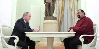 L'attore Steven Seagal ha ricevuto un incarico di rappresentanza dal  ministero degli Esteri della Russia - Il Post