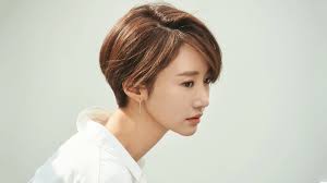 Tư vấn chăm sóc tóc: Tóc rụng nhiều có nên cắt ngắn không?