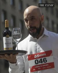 Por segundo año consecutivo se realizará la "Carrera de Garzones", una  actividad del Gobierno Regional Metropolitano, que consiste en una carrera  entre garzones y garzonas de locales de la Alameda y barrios