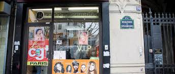 La cliente est conduite dans un lieu à part et installée dans un. Paris Proces D Un Salon De Coiffure Afro Soupconne De Traite D Etres Humains Le Point