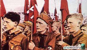 Pero cuando hablamos de hitlerjugend tambien hablamos de otras organizaciones que dependían de esta unidad bajo el mando de un reichsjugendführer como era la deustches jungvolk (dj), bund deutscher mädel (bdm) y la jungmädel (jm), siendo estas dos últimas la versión femenina de la hj y dj respectivamente. La Extrana Pareja Las Juventudes Hitlerianas