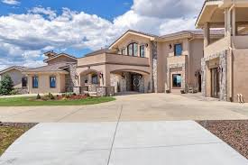 Luxury Mansion Retreat, Sleeps 16+ ,Panoramic VIEWS 36 Acre Land .in the  city .