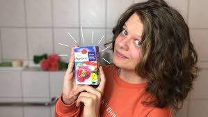 Hilft gelatine bei haarausfall oder lässt es die haare gar schneller wachsen? Gelatine Kur Fur Frizz Freie Wellen Und Locken Curly Girl Methode Youtube