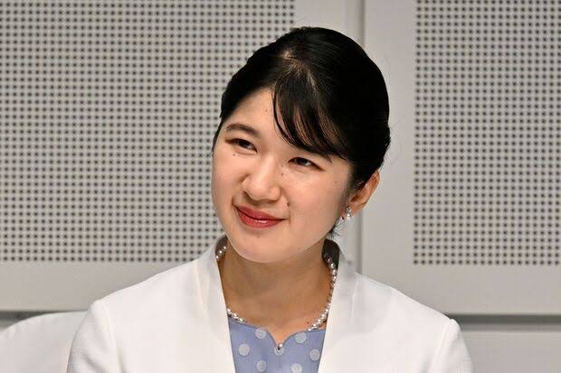 メイクに変化が》愛子さま、雅子さま譲りのパンツスーツスタイルで登場、“キュートなチーク”に注がれる熱視線（週刊女性PRIME） - Yahoo!ニュース