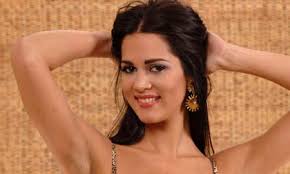 hoa hau monica spear mootz
