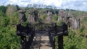 Apa yang membuat pemandian yang satu ini terbilang beda dari yang lainnya? Harga Tiket Masuk Jam Buka Dan Rute Ke Wisata Batu So On Di Bondowoso Mirip Stonehenge Di Inggris Tribun Jatim