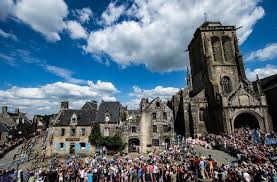 In second, with a 1:21 gap to pogačar, was teammate diego ulissi. Tour De France Le Maire De Locronan Est Ravi D Un Nouveau Passage En 2021 Cote Quimper