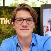 Seems unreal, a one-on-one question to Elon Musk Twitter's CEO just meters  away. Thank you Linda Yaccarino for the great moderation, and thanks Greg  Stuart for an amazing event. Had an amazing… |