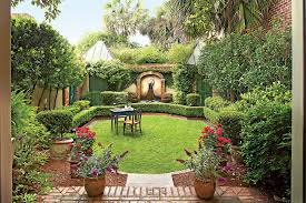 An Elegant Georgia Courtyard Garden In 2020 Small Courtyard Gardens Courtyard Landscaping Courtyard Gardens Design