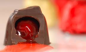 Farete di sicuro un gran figurone! Cioccolatini Ripieni Di Liquore E Ciliegia La Ricetta Per Farli In Casa Leitv