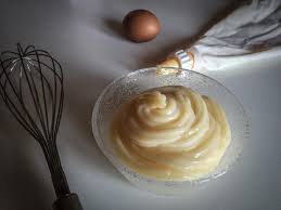 Crème brûlée, crema catalana, crema pasticcera, crema chantilly, crema ganache, crema allo zabaione, crema alla gianduia e crema ganache. Crema Pasticcera Soda Con 1 Uovo Intero Seduti A Tavola