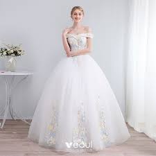 Während ein korsett eine wespentaille zaubert und eure kurven bestens in szene setzt, haben die knöpfe einen religiösen hintergrund. Farbig Ivory Creme Brautkleider Hochzeitskleider 2019 A Linie Off Shoulder Kurze Armel Ruckenfreies Applikationen Spitze Pailletten