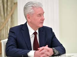 Мэр москвы собянин, который с самого начала этой ковидной истории, взял на себя роль самого главного плохого боярина при хорошем царе путине, дал старт заведомо непопулярной. Pei8bye2be48nm