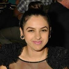 Kelli Gill's Instagram, Twitter & Facebook