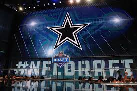 Find the latest dallas cowboys news, rumors, free agency and nfl draft updates from the writers and analysts at the landry hat. Dallas Cowboys A Four Round 2021 Nfl Mock Draft