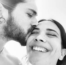 Ankara doğumlu olan alperen duymaz, lise yıllarında müzik ve modellikle ilgilendi. Alperen Duymaz Kimdir En Kapsamli Alperen Duymaz Biyografisi Prusa Haber