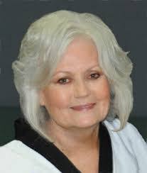 Donna Mash's Instagram, Twitter & Facebook