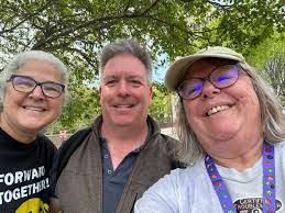 Kari Knight's Instagram, Twitter & Facebook