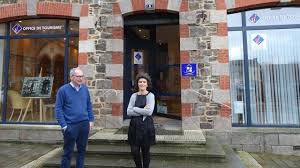 De tous styles, érigés dans les décors les plus variés, contant les histoires les plus fantastiques, ils sont si nombreux qu'il faudrait des mois pour tous les visiter. Dol De Bretagne Clap De Fin Pour L Office De Tourisme Intercommunal Saint Malo Maville Com