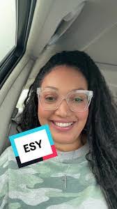 Elma Peterson's Instagram, Twitter & Facebook