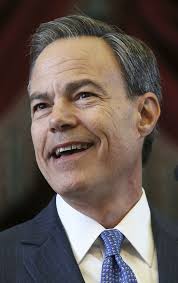 Patrick, Straus war escalates ahead of special session